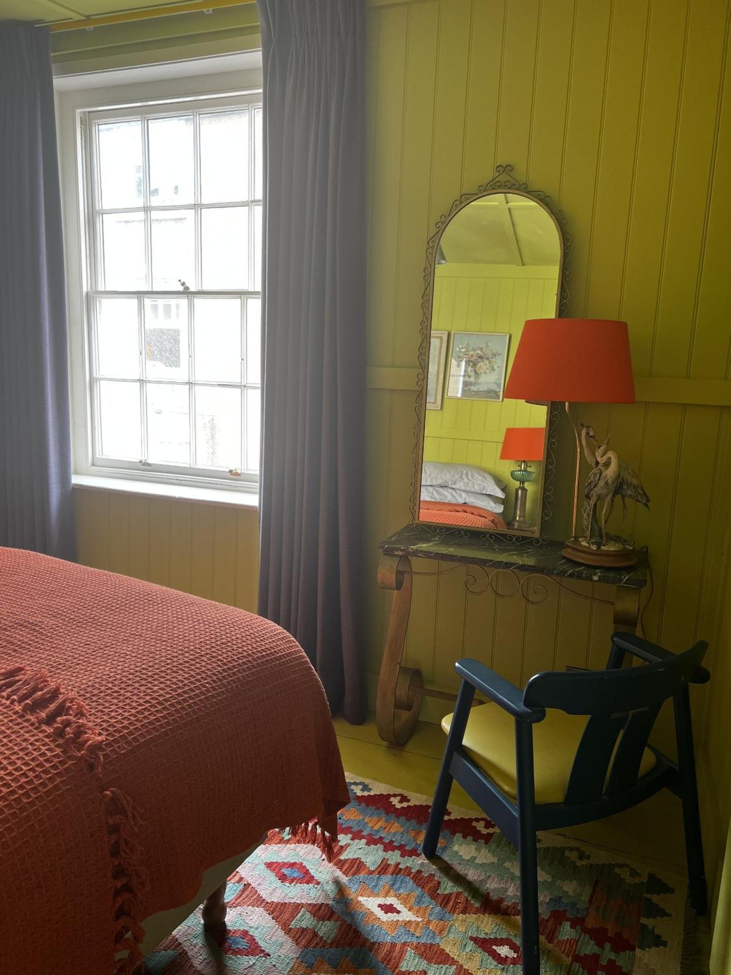 Georgian Russell Apartment Hastings Room photo